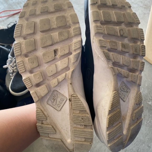 Nike shoes - Picture 3 of 3